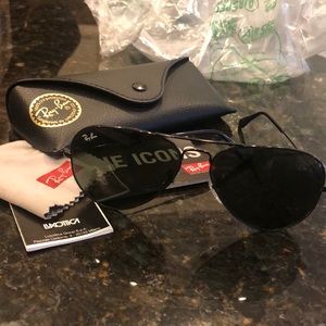 Black ray ban aviator sunglasses